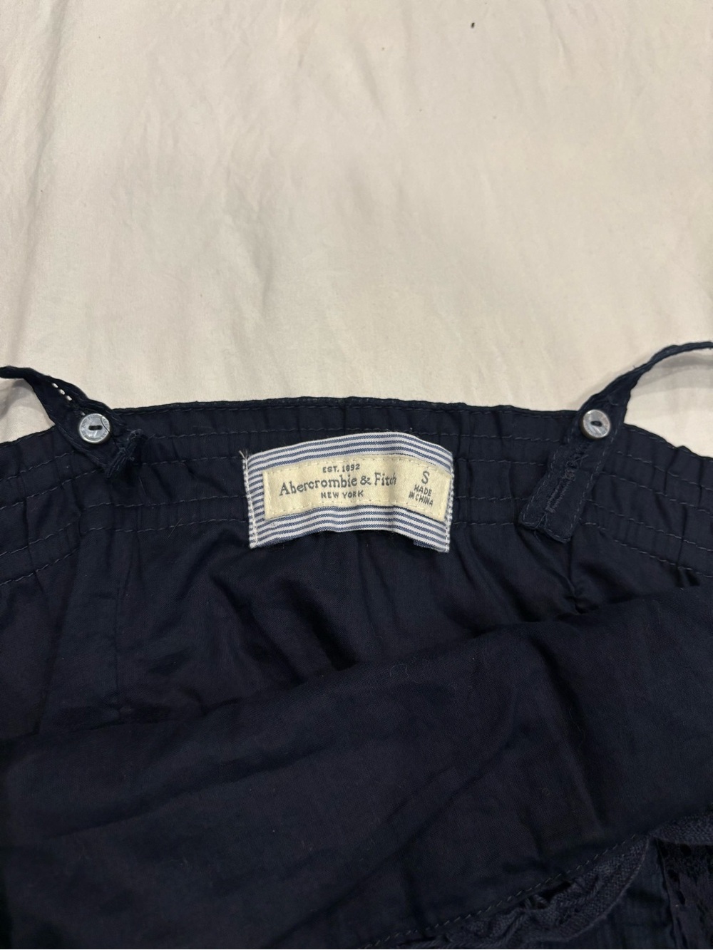 Y2K Abercrombie & Fitch Navy Lace Trim Cami Tank - Picture 3 of 5